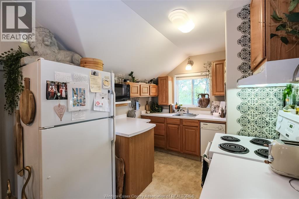 1617 Mark Avenue, Windsor, ON - Indoor Photo Showing Kitchen