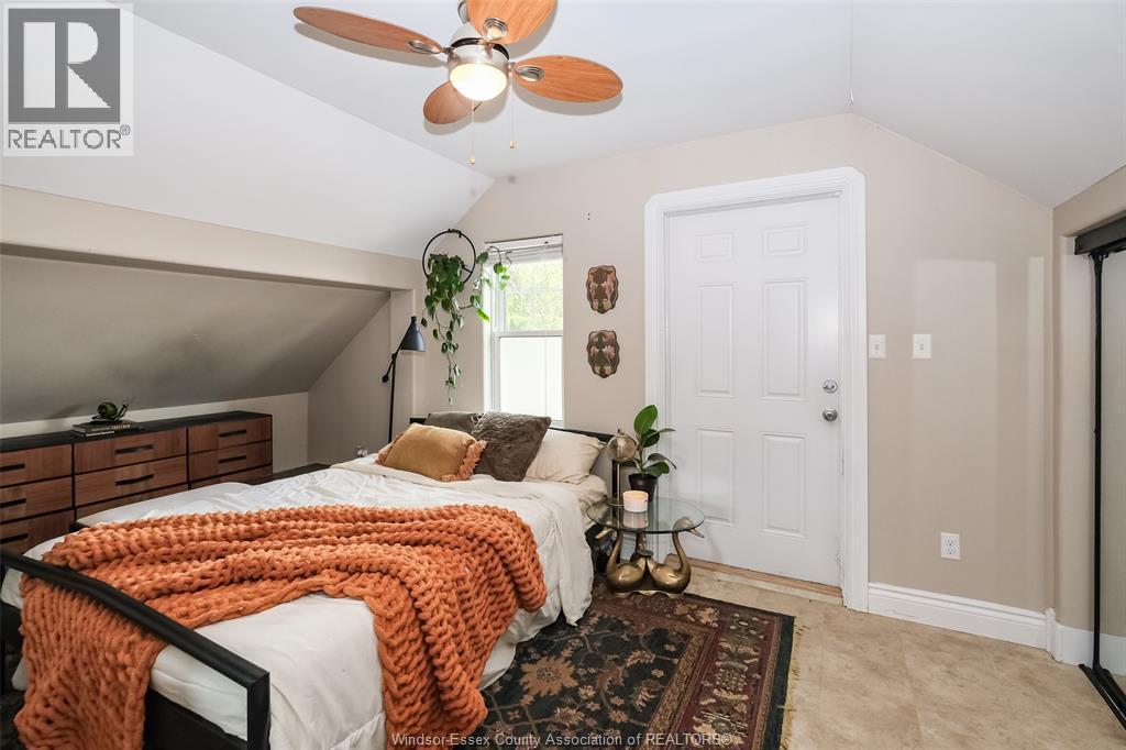 1617 Mark Avenue, Windsor, ON - Indoor Photo Showing Bedroom