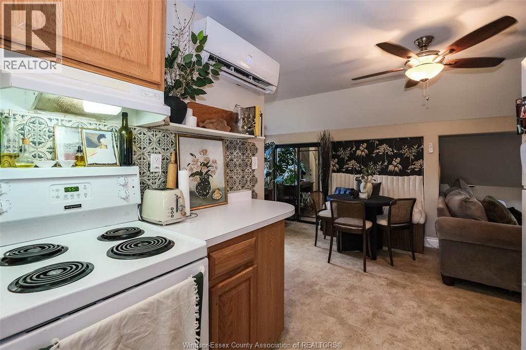 1617 Mark Avenue, Windsor, ON - Indoor Photo Showing Kitchen