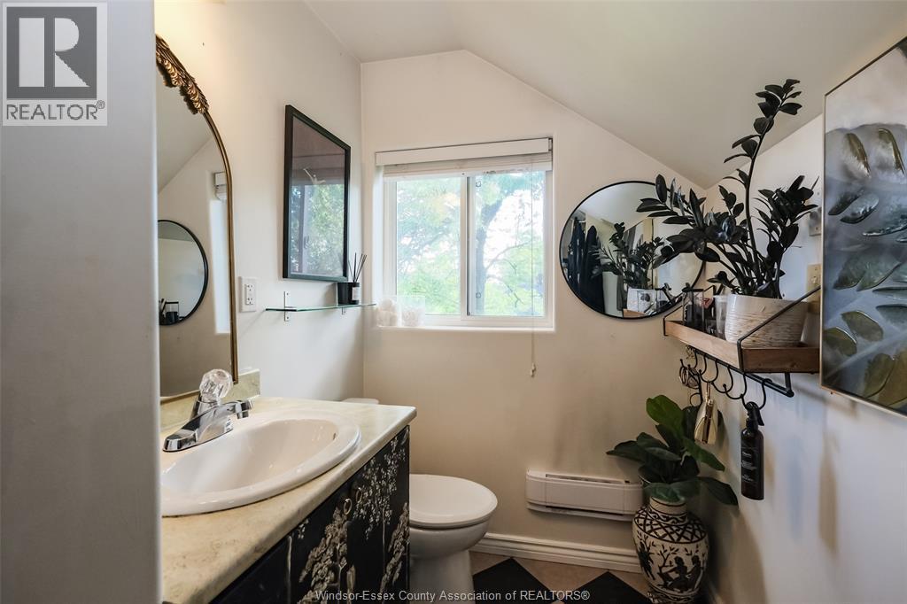 1617 Mark Avenue, Windsor, ON - Indoor Photo Showing Bathroom
