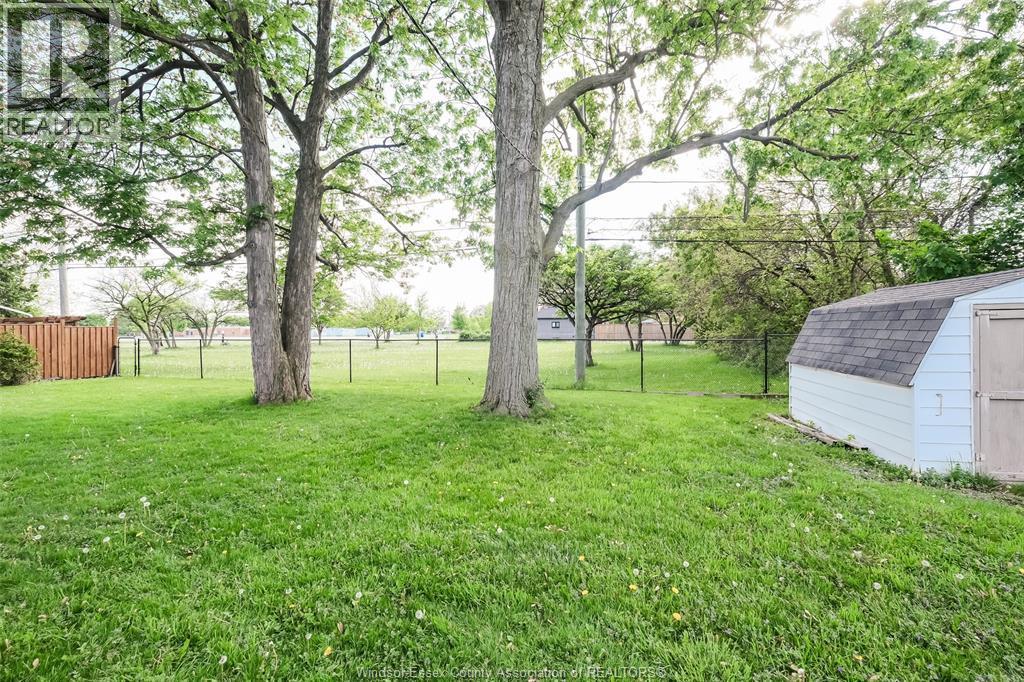 1617 Mark Avenue, Windsor, ON - Outdoor
