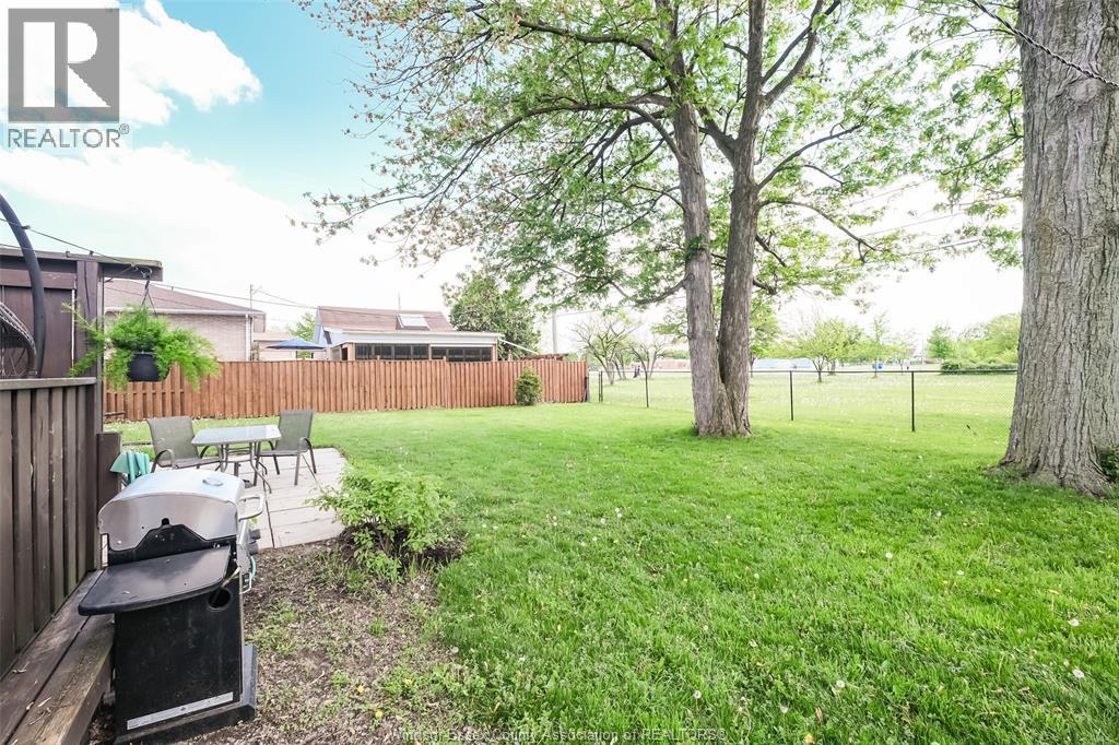1617 Mark Avenue, Windsor, ON - Outdoor