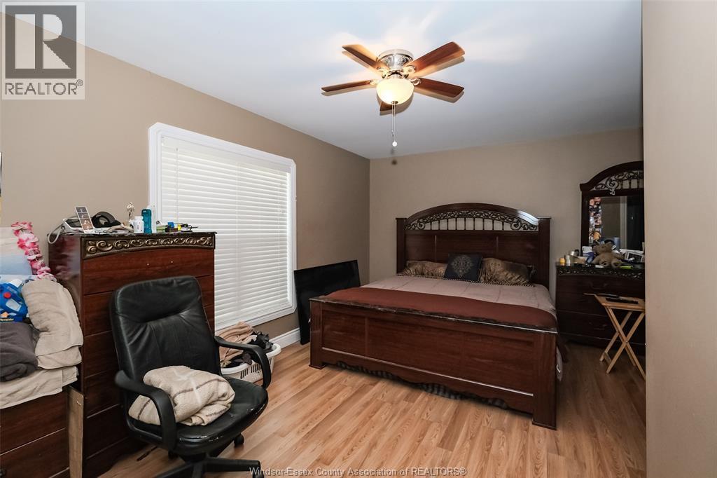 1617 Mark Avenue, Windsor, ON - Indoor Photo Showing Bedroom