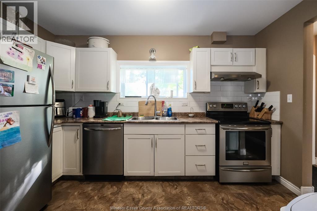 1617 Mark Avenue, Windsor, ON - Indoor Photo Showing Kitchen