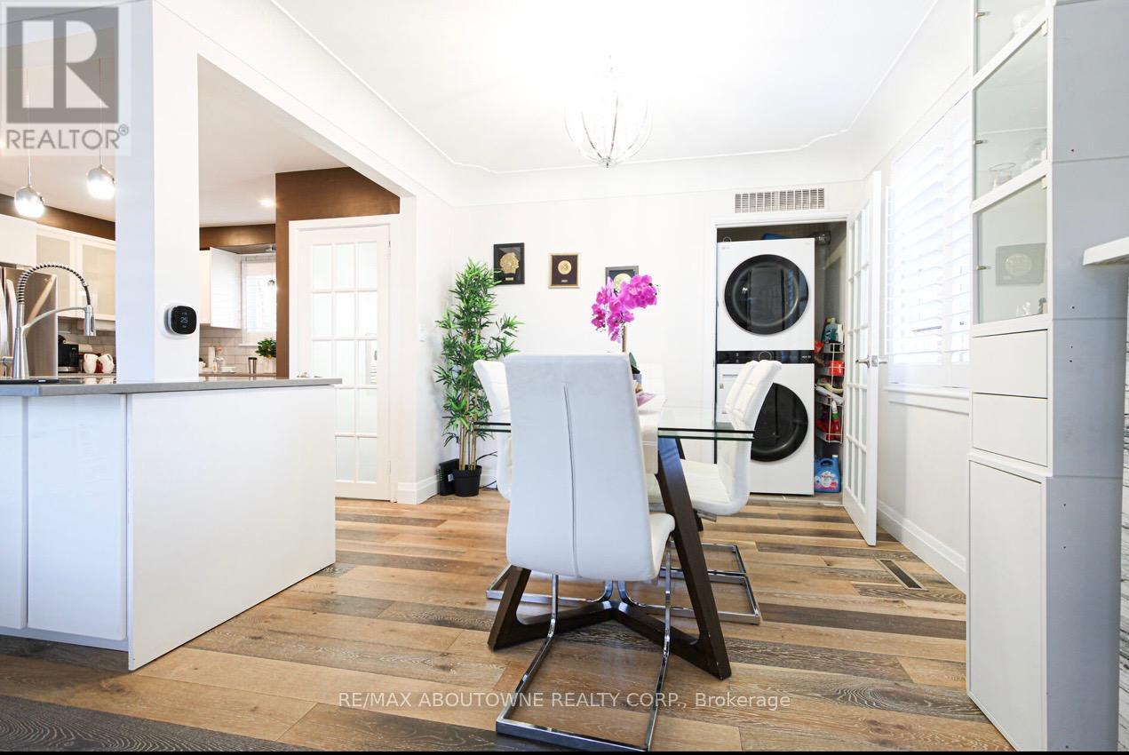 2105 Maplewood Drive, Burlington, ON - Indoor