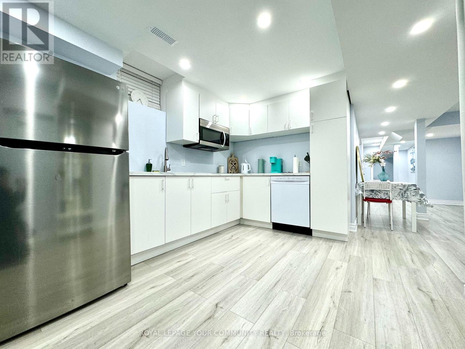 Lower - 51 Cayton Crescent, Bradford West Gwillimbury, ON - Indoor Photo Showing Kitchen