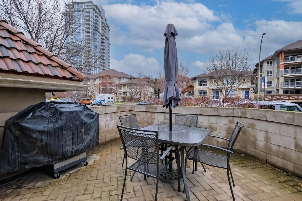 101-1128 Sunset Drive, Kelowna, BC - Outdoor