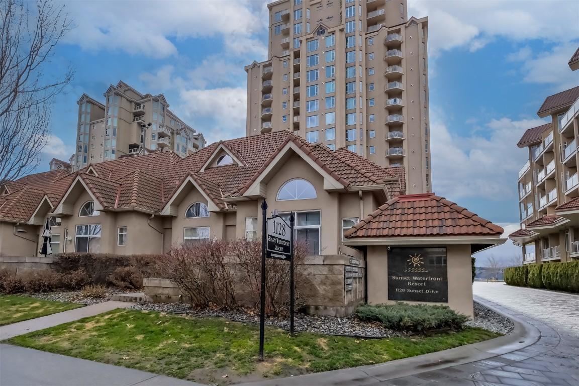 101-1128 Sunset Drive, Kelowna, BC - Outdoor With Facade
