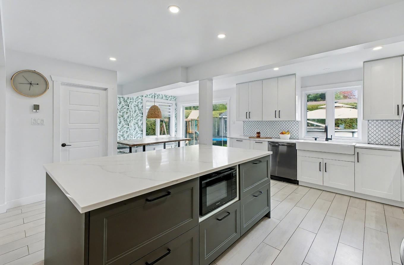Kitchen - 2170 Rue Vendôme, Saint-Bruno-De-Montarville, QC - Indoor Photo Showing Kitchen With Upgraded Kitchen