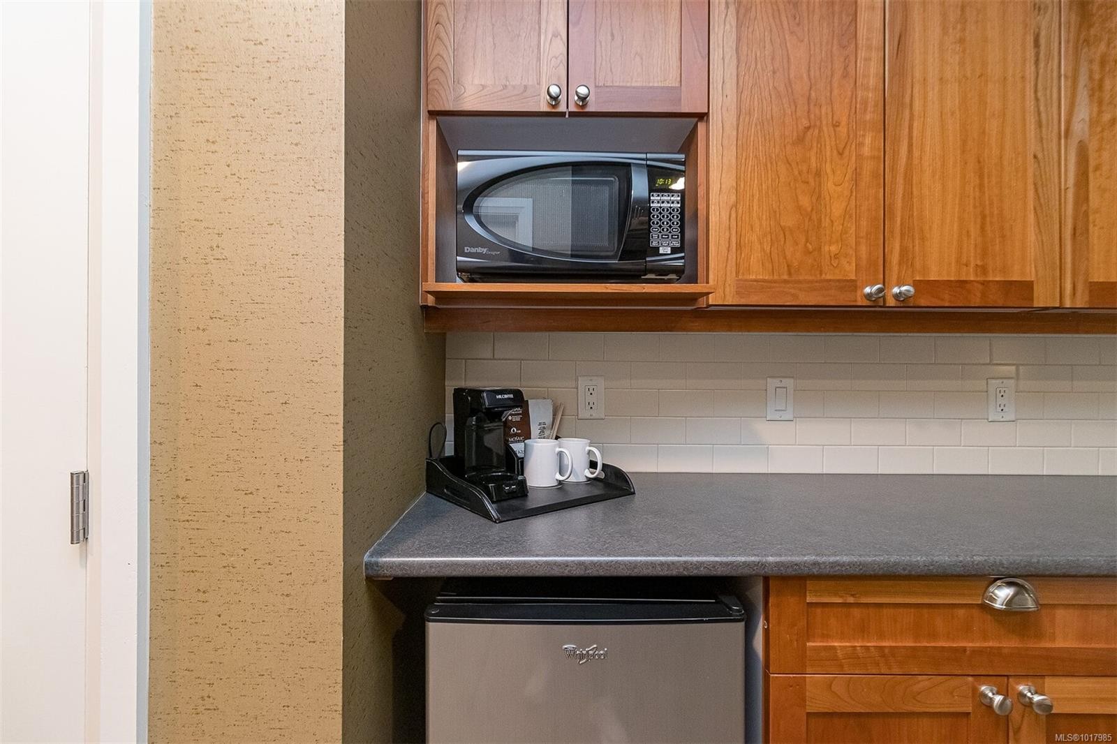 113/115 D-1376 Lynburne Pl, Langford, BC - Indoor Photo Showing Kitchen