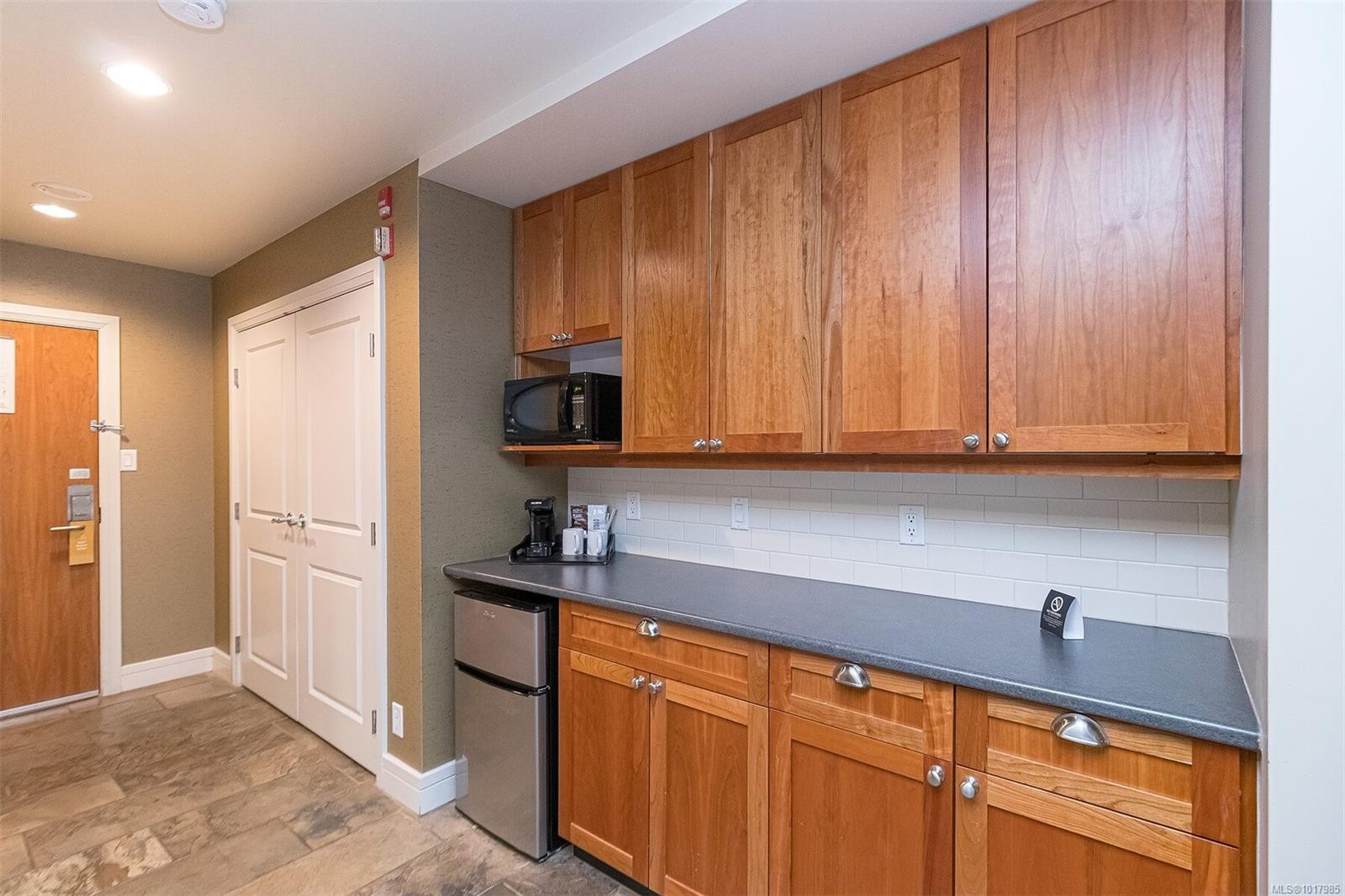 113/115 D-1376 Lynburne Pl, Langford, BC - Indoor