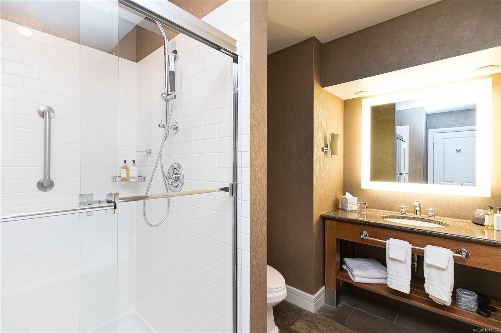 113/115 D-1376 Lynburne Pl, Langford, BC - Indoor Photo Showing Bathroom