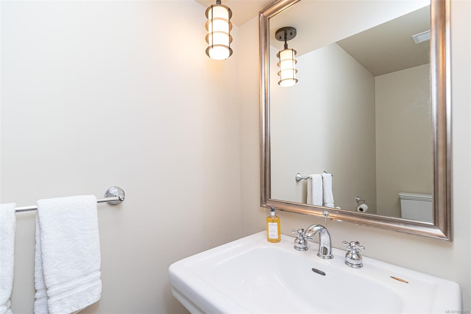 113/115 D-1376 Lynburne Pl, Langford, BC - Indoor Photo Showing Bathroom