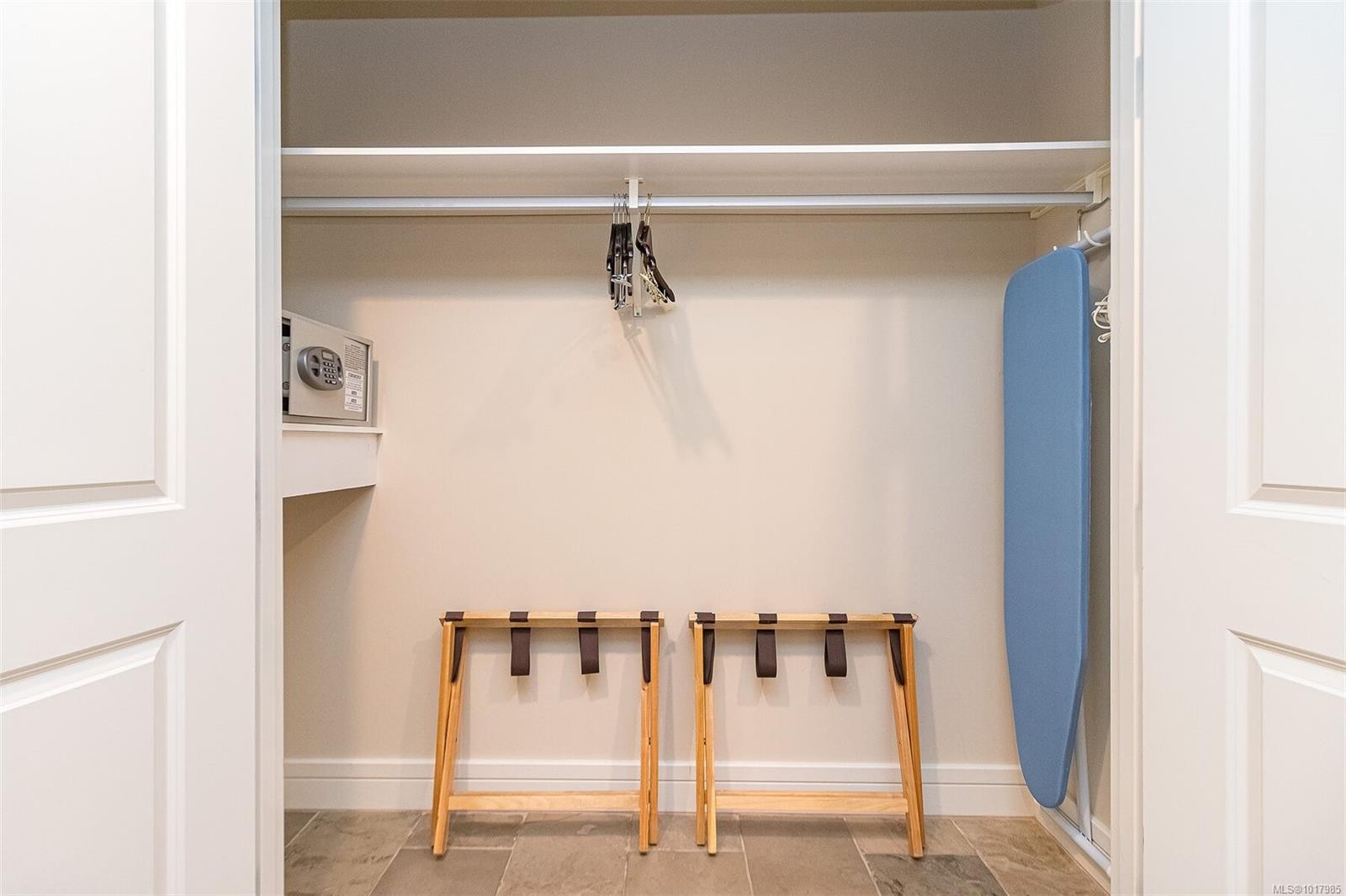 113/115 D-1376 Lynburne Pl, Langford, BC - Indoor