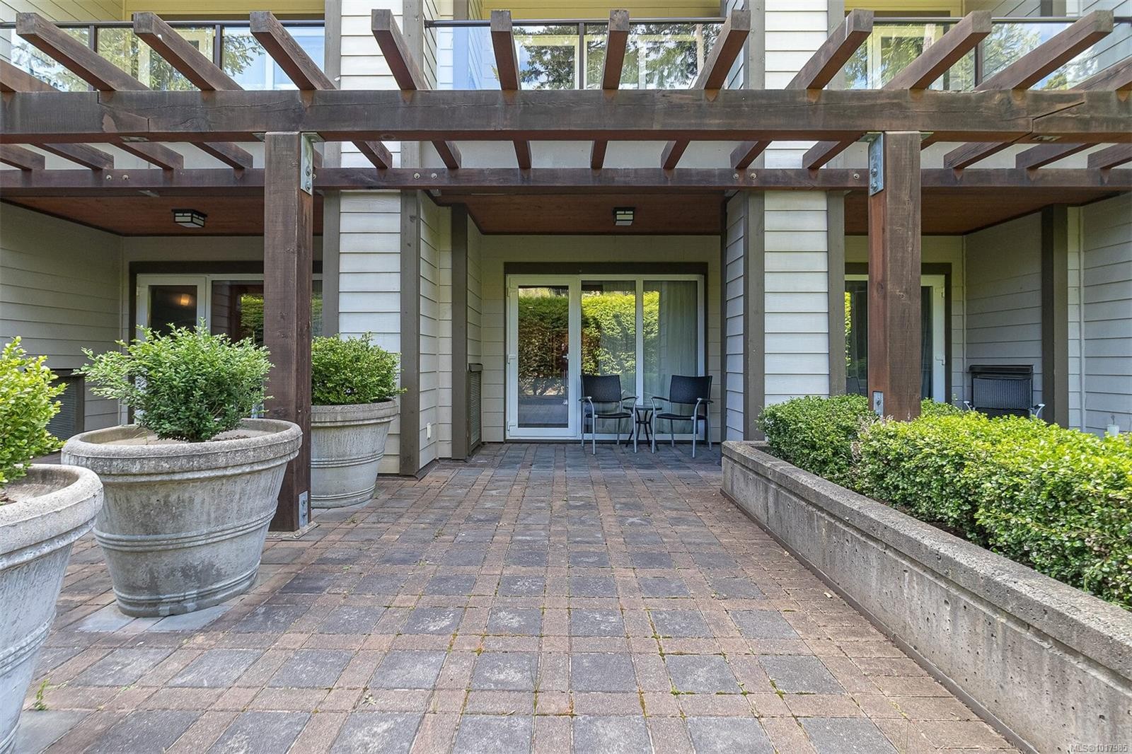 113/115 D-1376 Lynburne Pl, Langford, BC - Outdoor