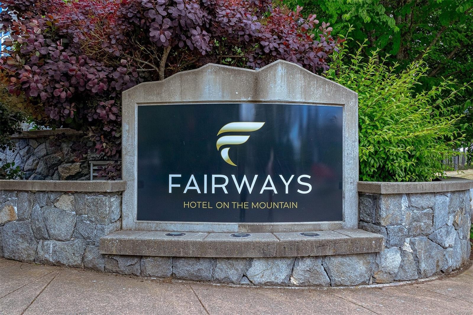 113/115 D-1376 Lynburne Pl, Langford, BC - Outdoor