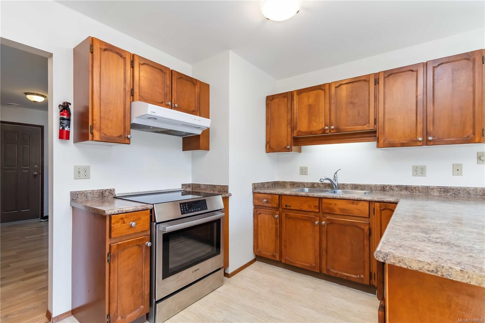 711 Miller Ave, Saanich, BC