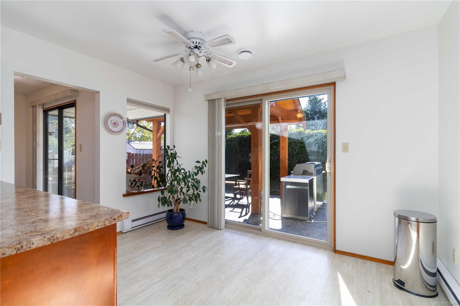 711 Miller Ave, Saanich, BC