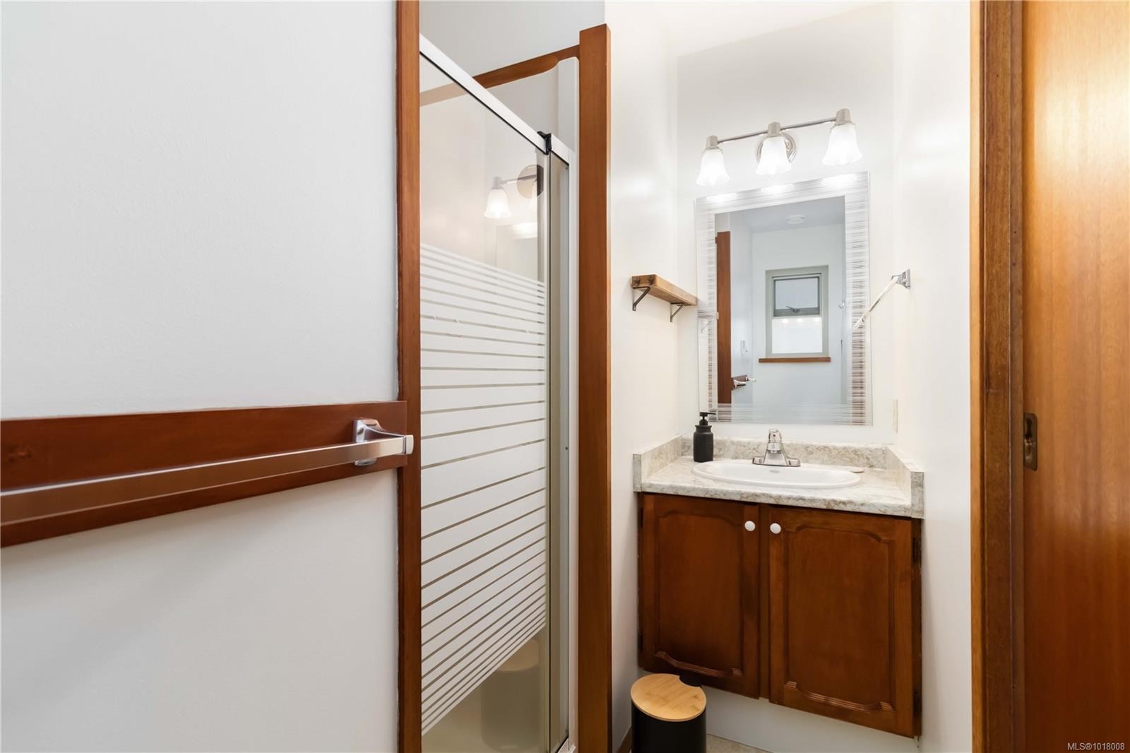 711 Miller Ave, Saanich, BC