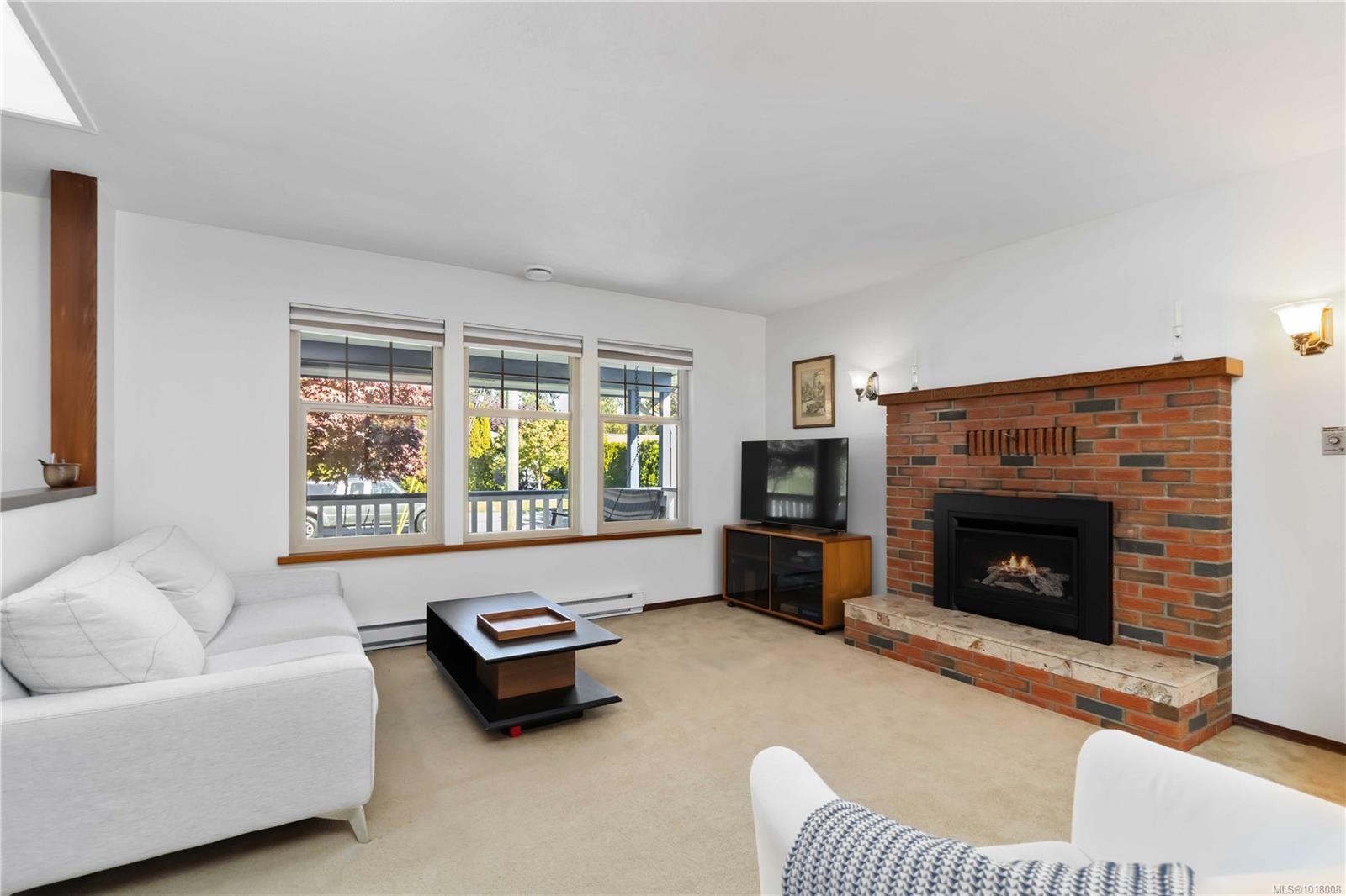 711 Miller Ave, Saanich, BC