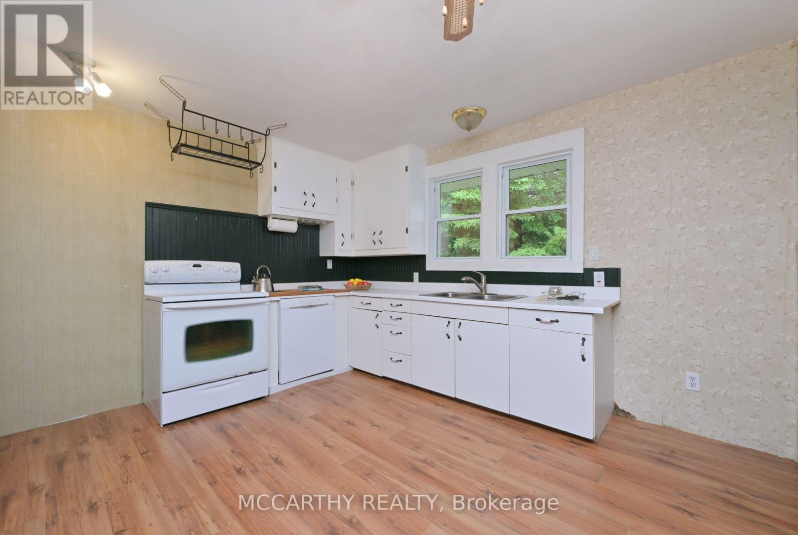 606095 River Road, Mulmur, ON - Indoor Photo Showing Kitchen
