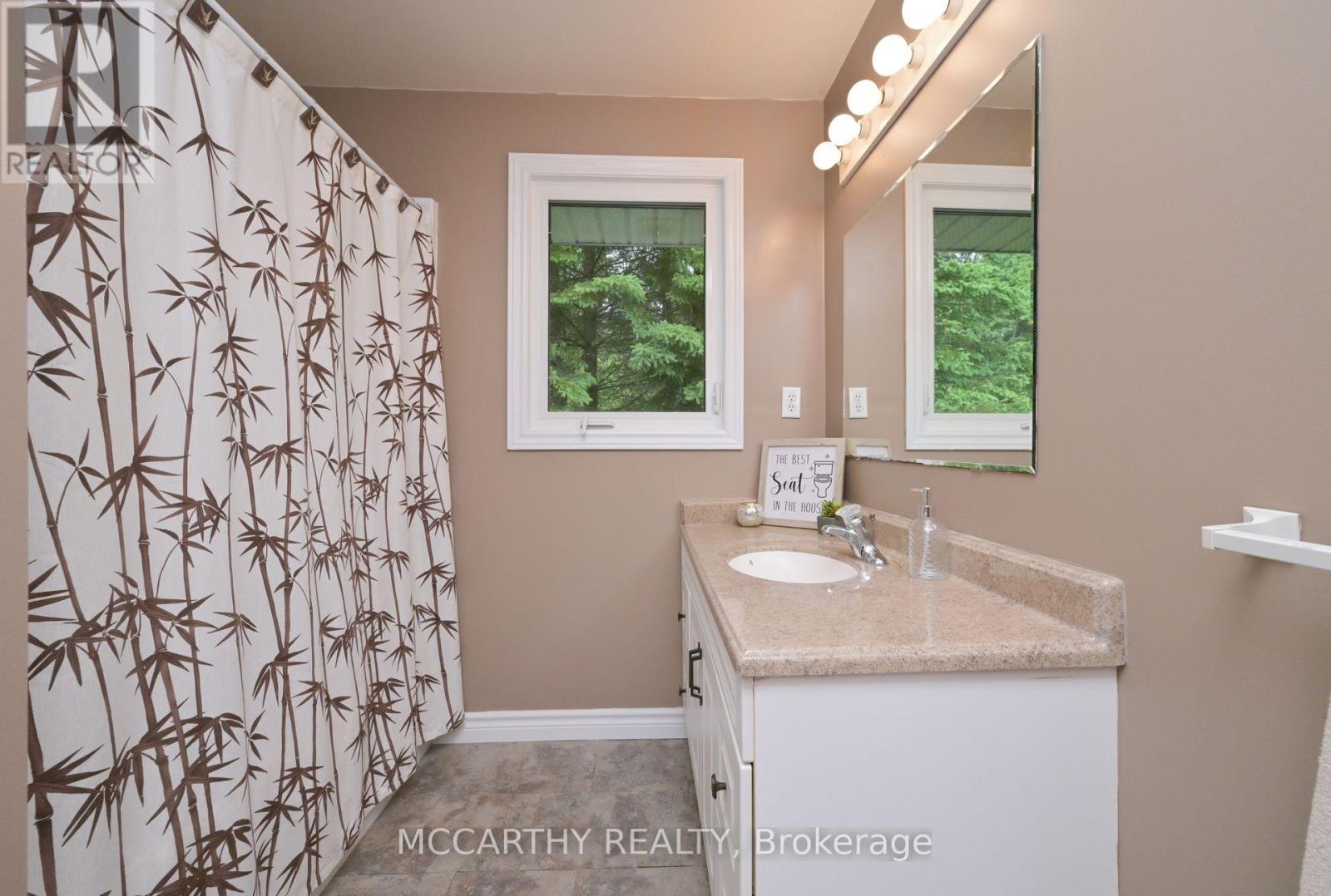 606095 River Road, Mulmur, ON - Indoor Photo Showing Bathroom
