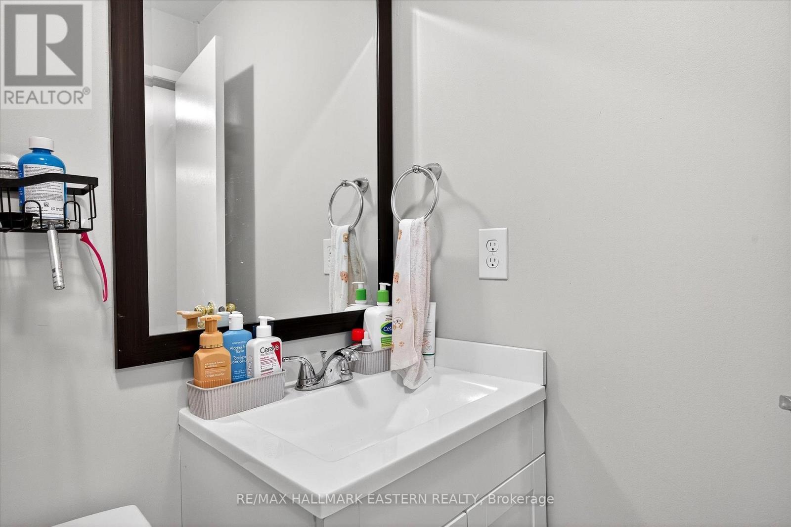 135 Lansdowne Street W, Peterborough (Otonabee Ward 1), ON - Indoor Photo Showing Bathroom