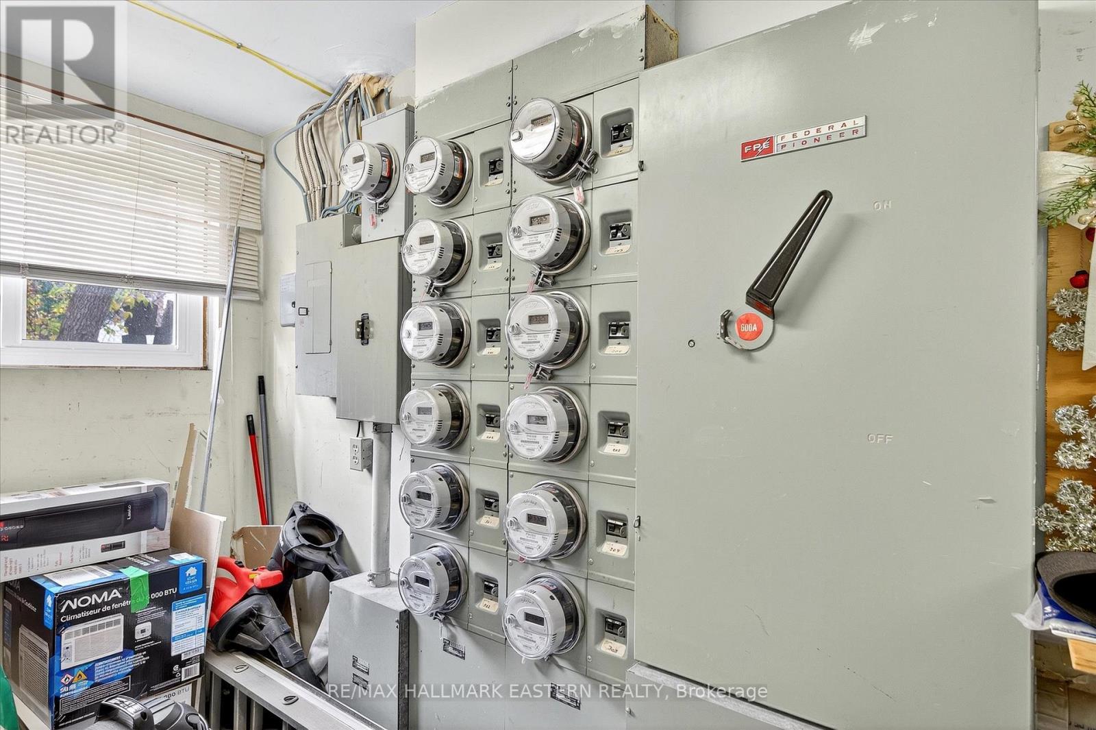 135 Lansdowne Street W, Peterborough (Otonabee Ward 1), ON - Indoor