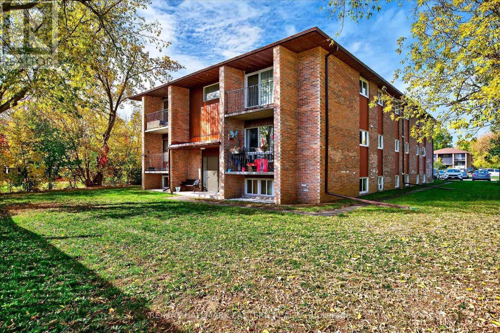 135 Lansdowne Street W, Peterborough (Otonabee Ward 1), ON - Outdoor