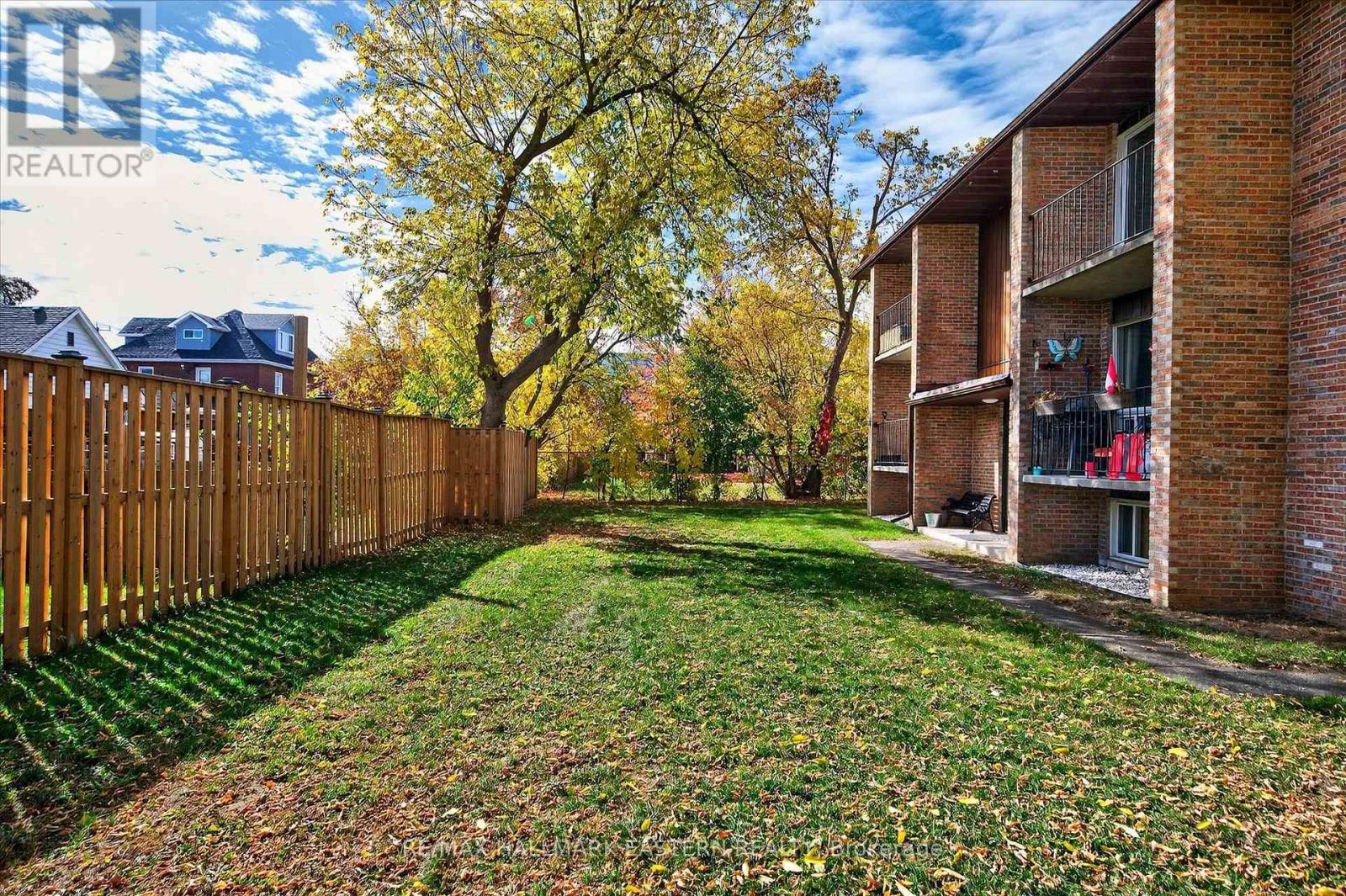 135 Lansdowne Street W, Peterborough (Otonabee Ward 1), ON - Outdoor