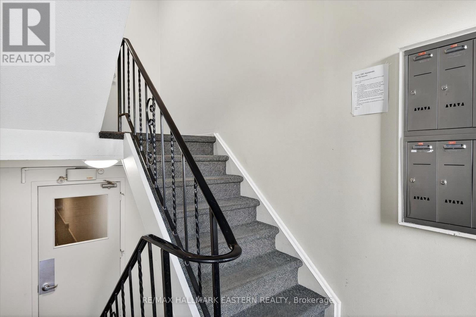 135 Lansdowne Street W, Peterborough (Otonabee Ward 1), ON - Indoor Photo Showing Other Room