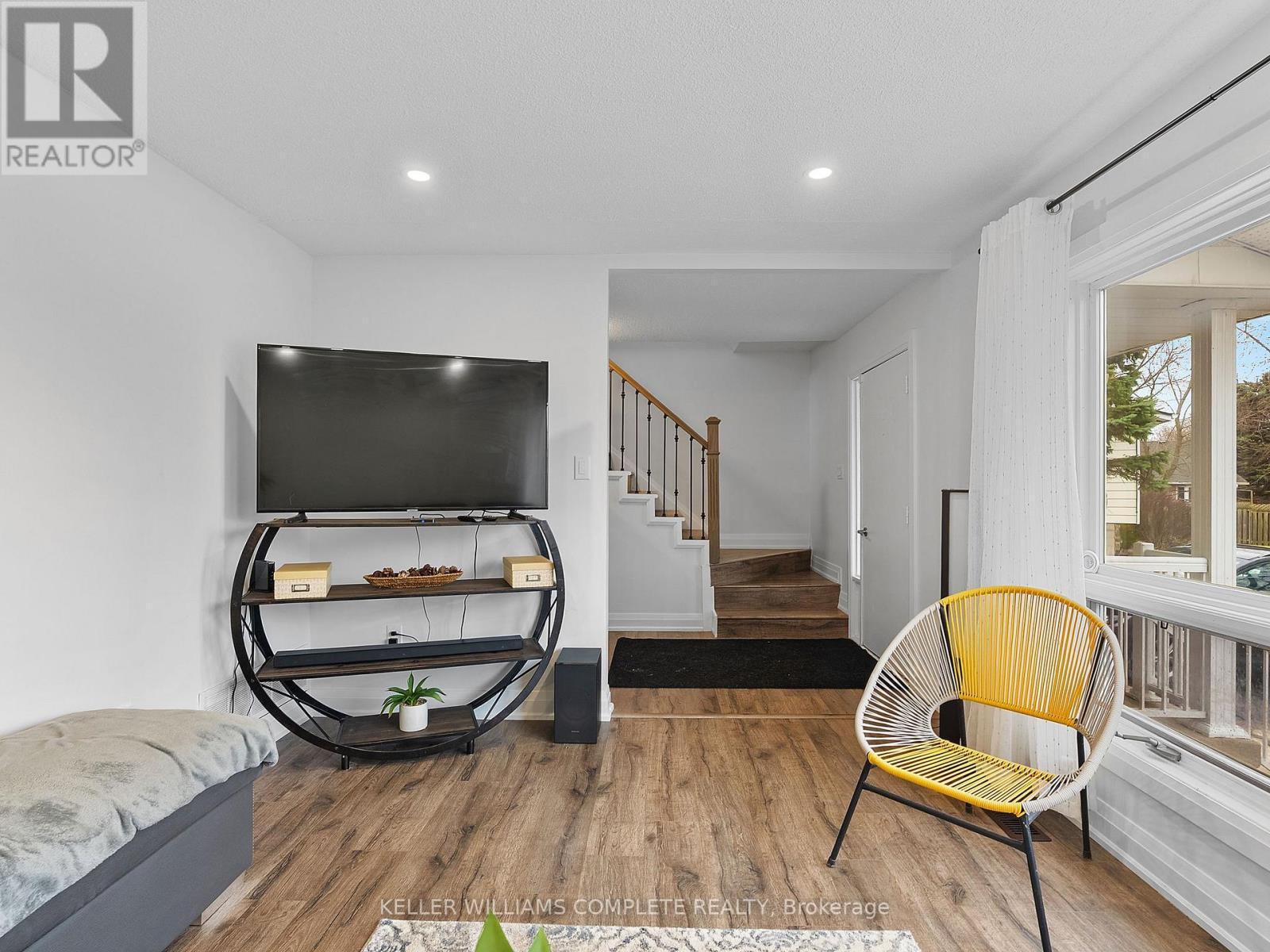 102 Dundee Drive, Haldimand, ON - Indoor Photo Showing Other Room