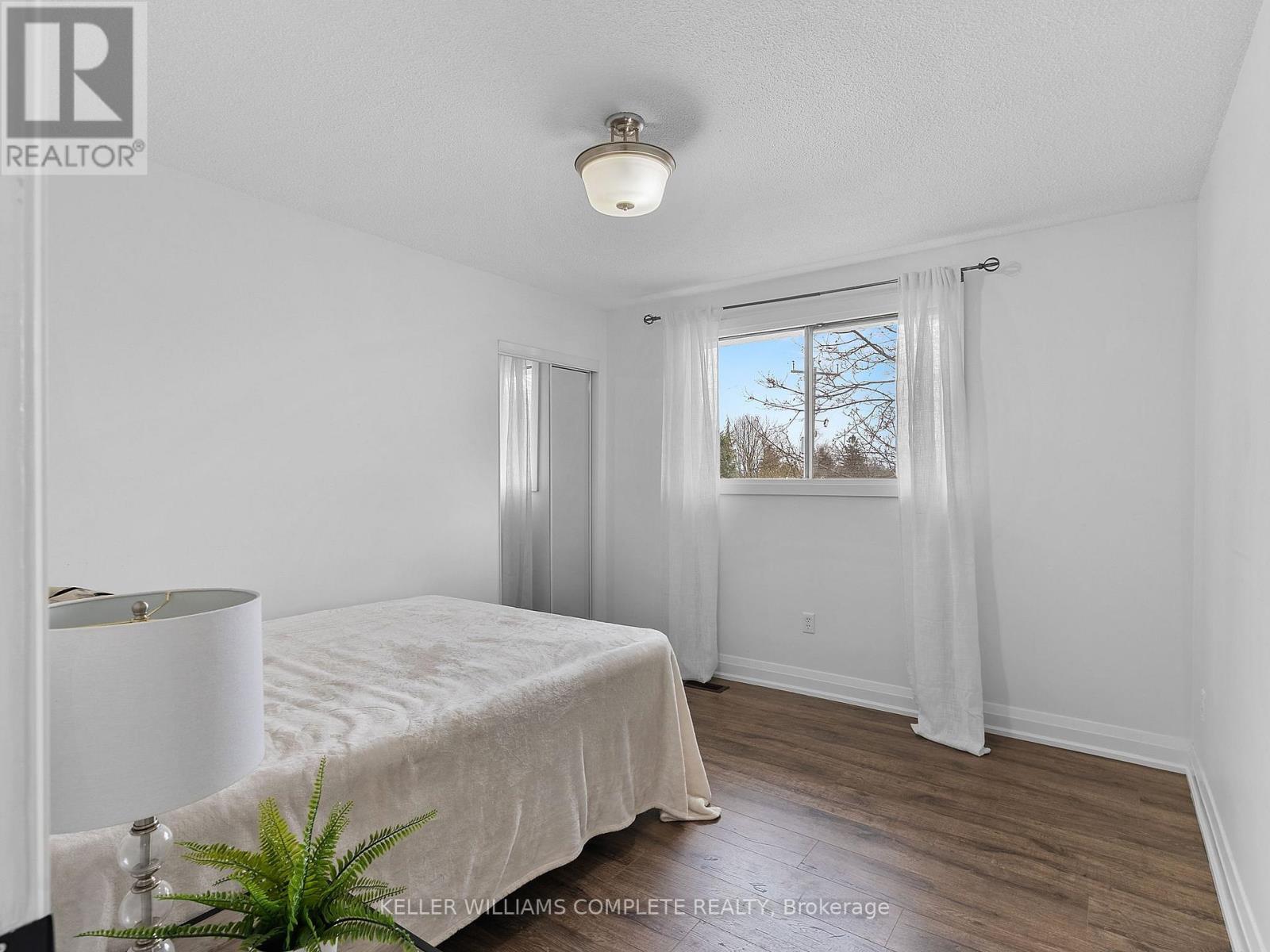 102 Dundee Drive, Haldimand, ON - Indoor Photo Showing Bedroom