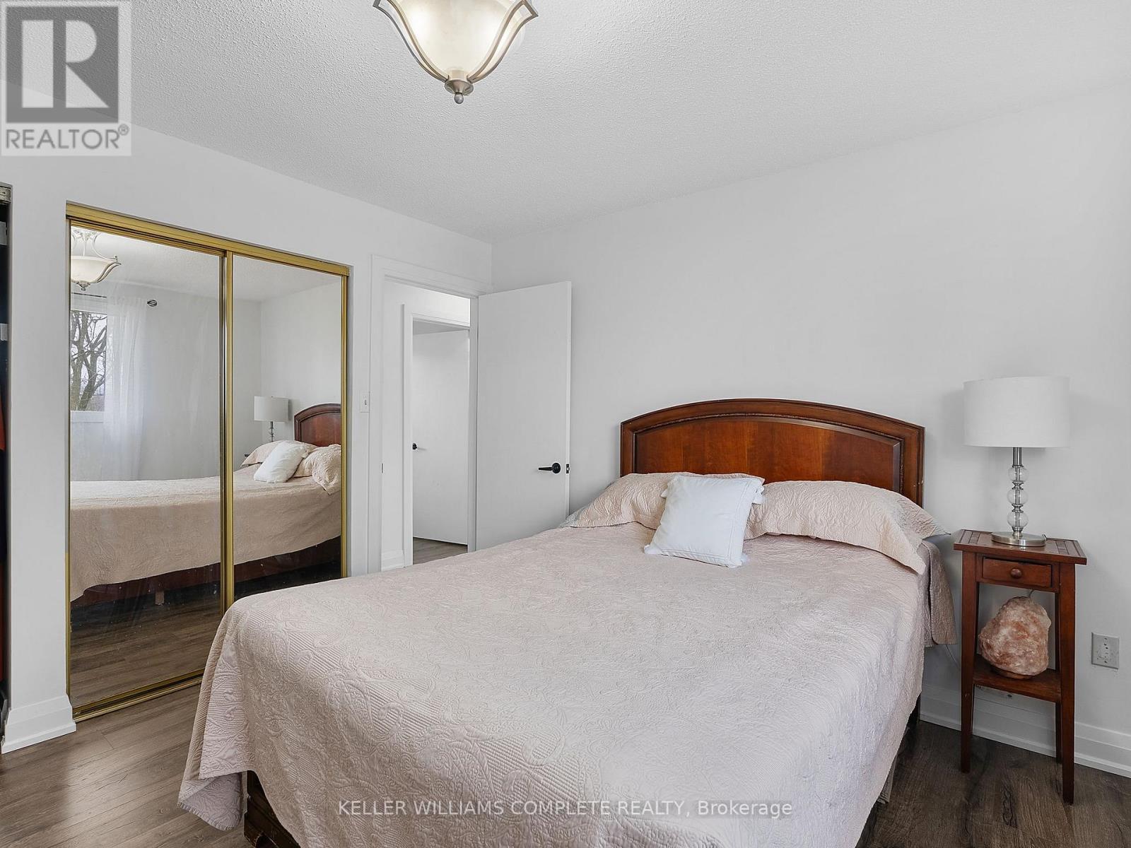 102 Dundee Drive, Haldimand, ON - Indoor Photo Showing Bedroom