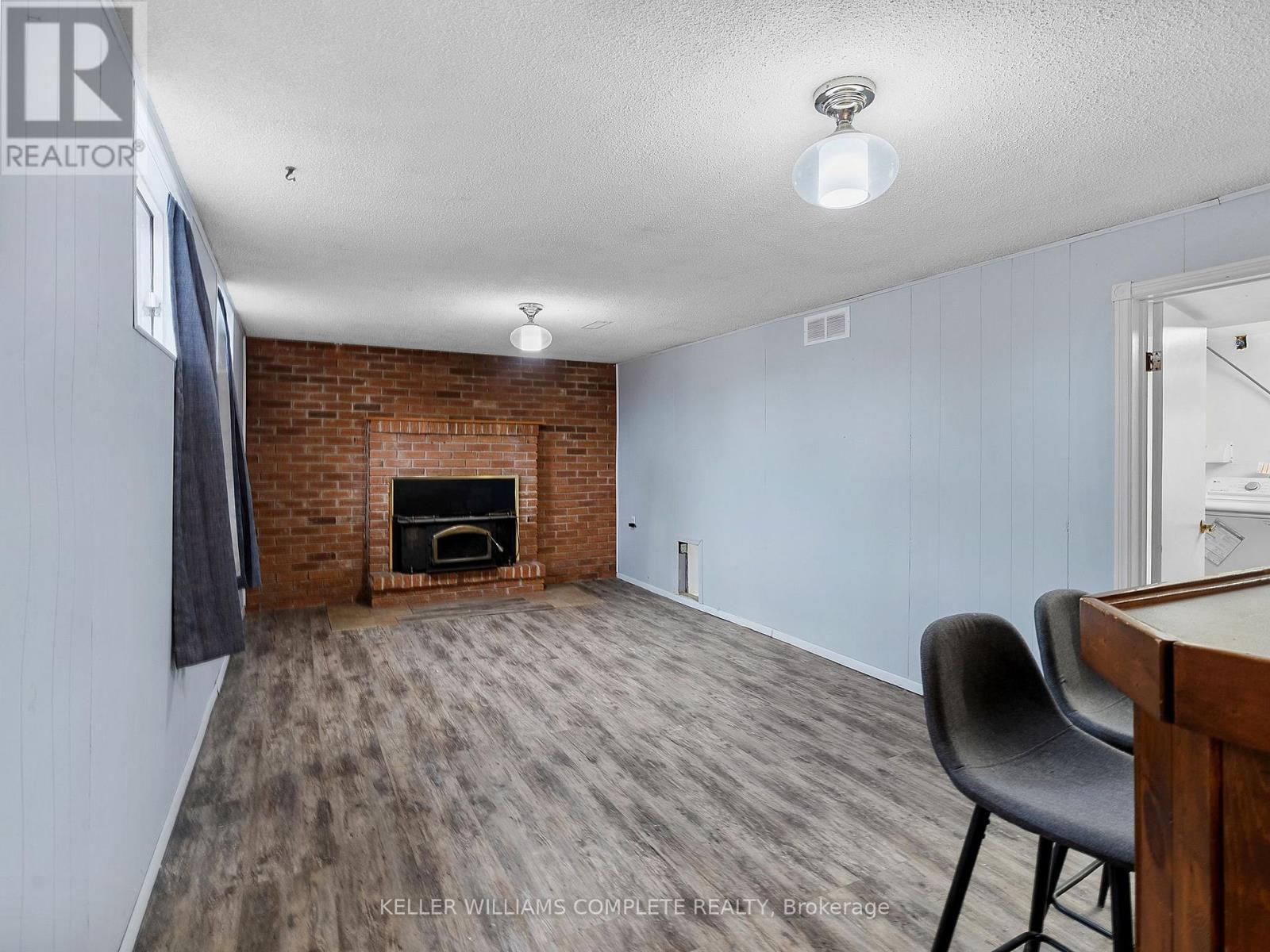 102 Dundee Drive, Haldimand, ON - Indoor Photo Showing Living Room With Fireplace