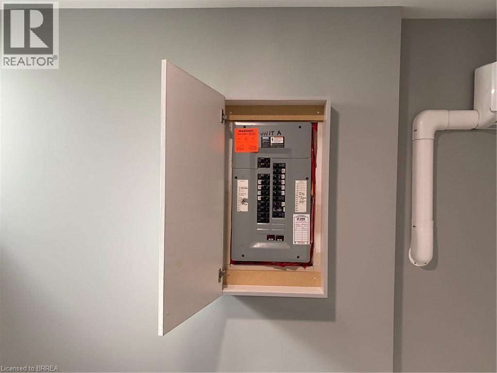 106 Marlborough Street Unit# 1, Brantford, ON - Indoor Photo Showing Other Room