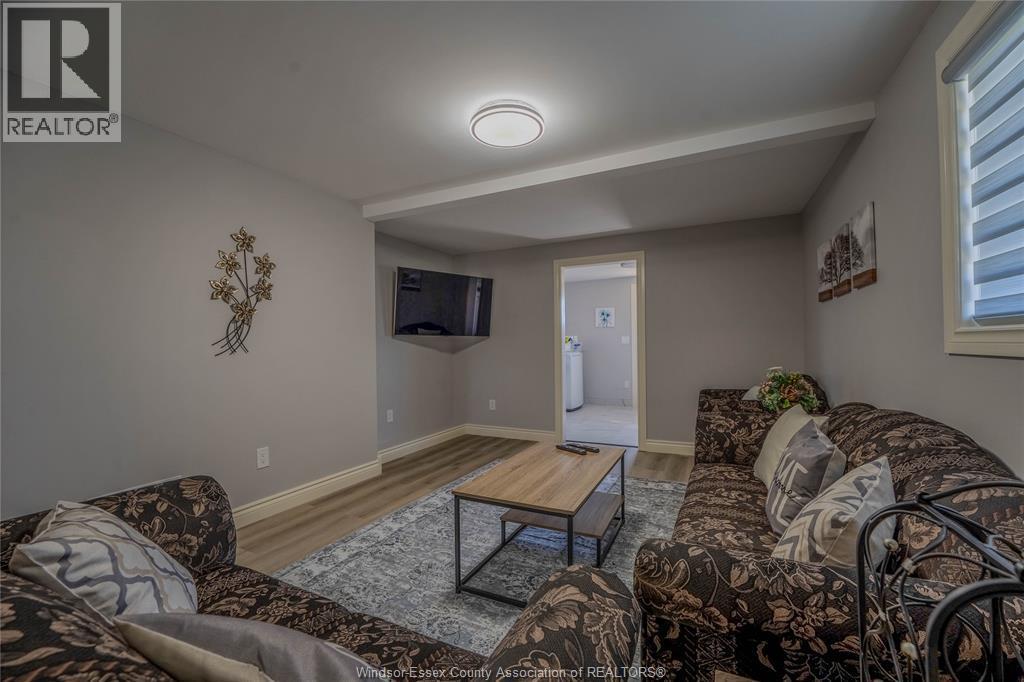 1221 Poisson Street Unit# 2, Tecumseh, ON - Indoor Photo Showing Living Room
