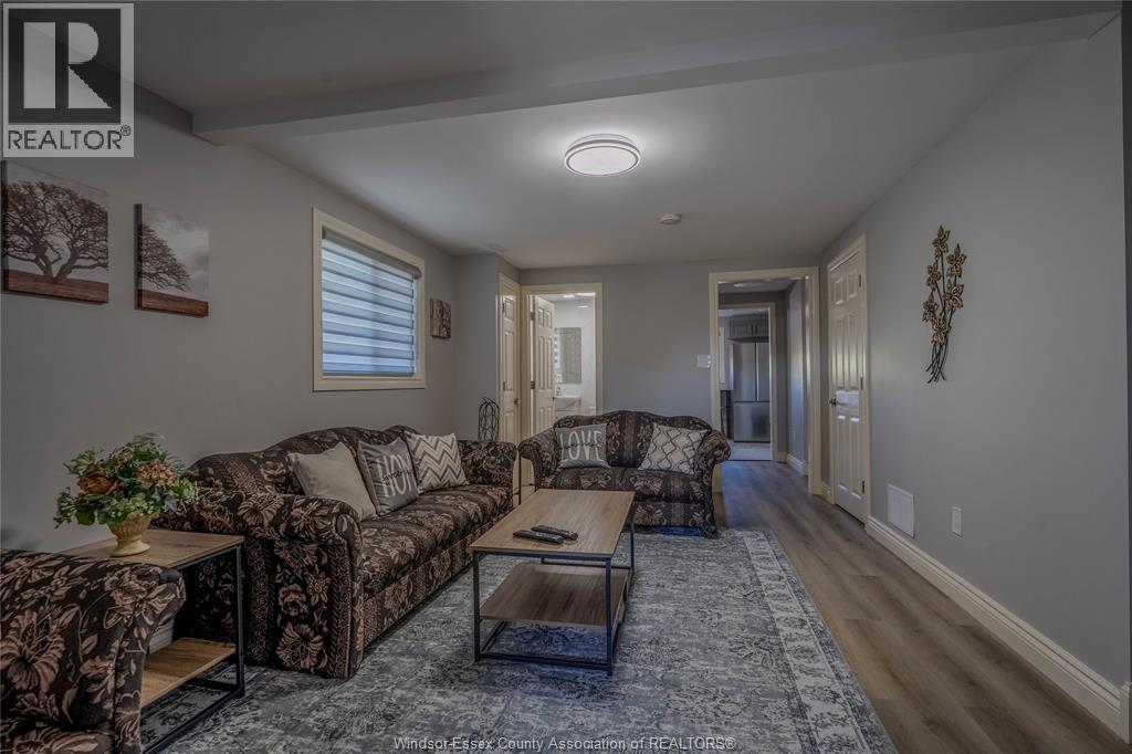 1221 Poisson Street Unit# 2, Tecumseh, ON - Indoor Photo Showing Living Room