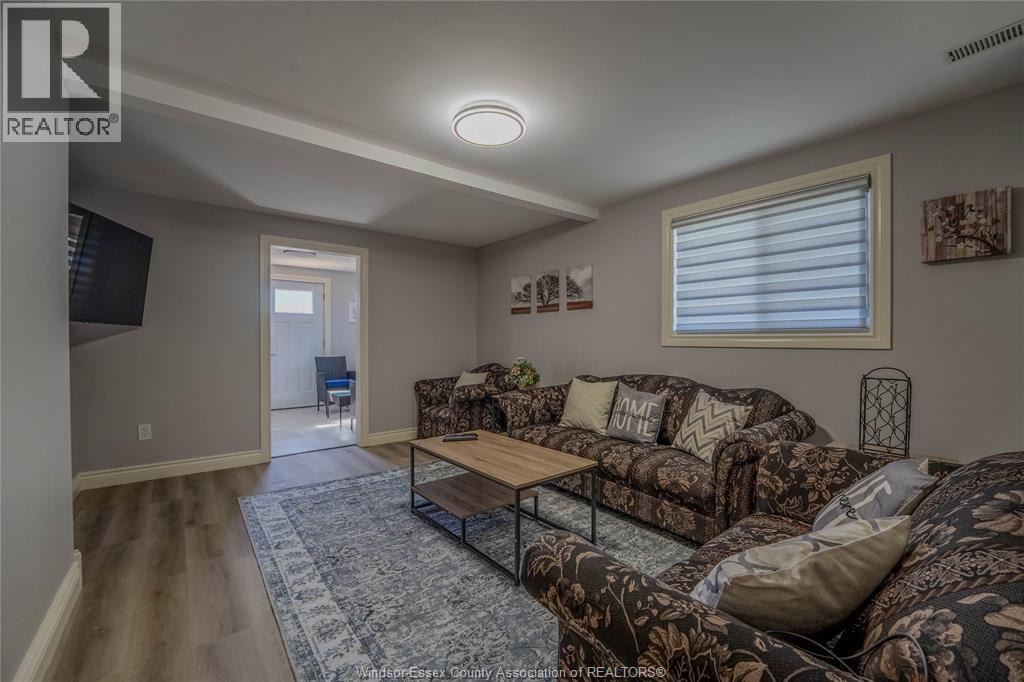 1221 Poisson Street Unit# 2, Tecumseh, ON - Indoor Photo Showing Living Room