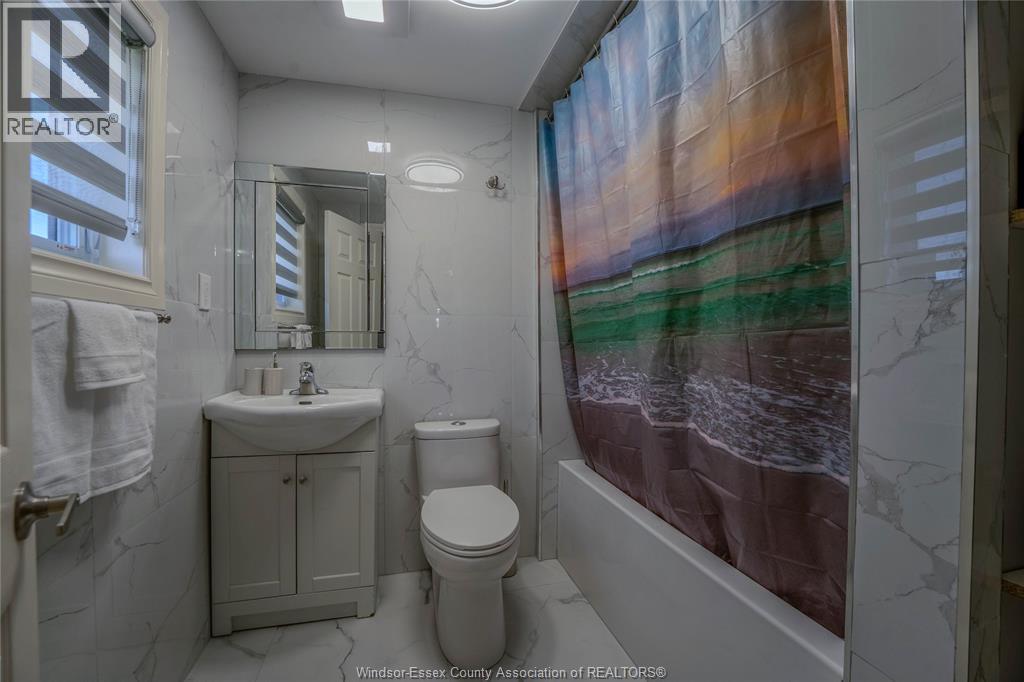 1221 Poisson Street Unit# 2, Tecumseh, ON - Indoor Photo Showing Bathroom