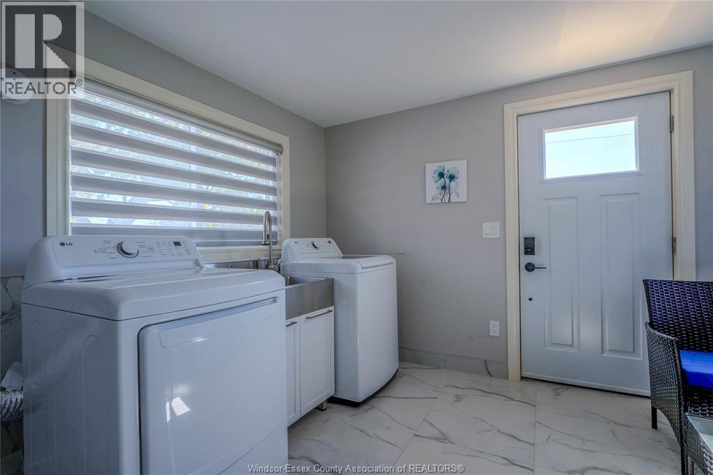 1221 Poisson Street Unit# 2, Tecumseh, ON - Indoor Photo Showing Laundry Room