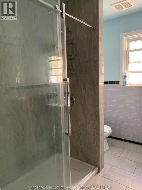 3021 Dougall Avenue Unit# Front, Windsor, ON - Indoor Photo Showing Bathroom