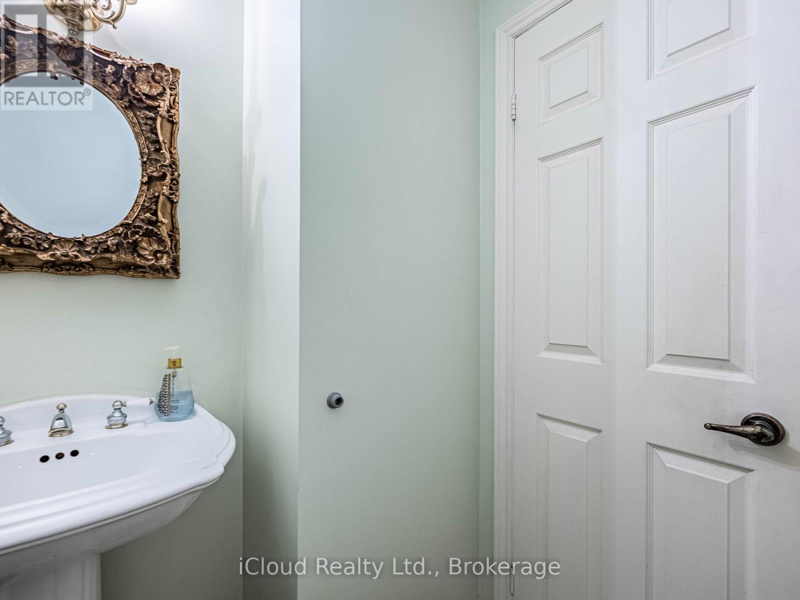 1529 Ballyclare Drive, Mississauga, ON - Indoor