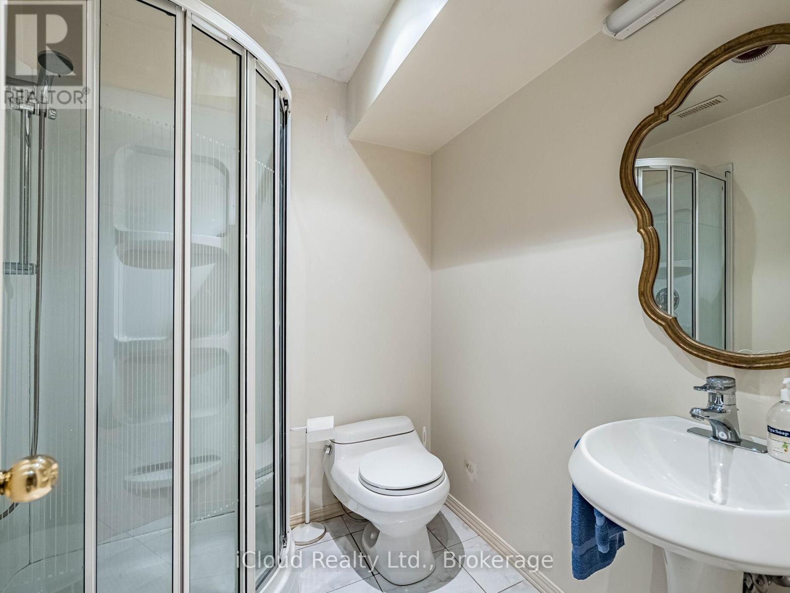 1529 Ballyclare Drive, Mississauga, ON - Indoor Photo Showing Bathroom