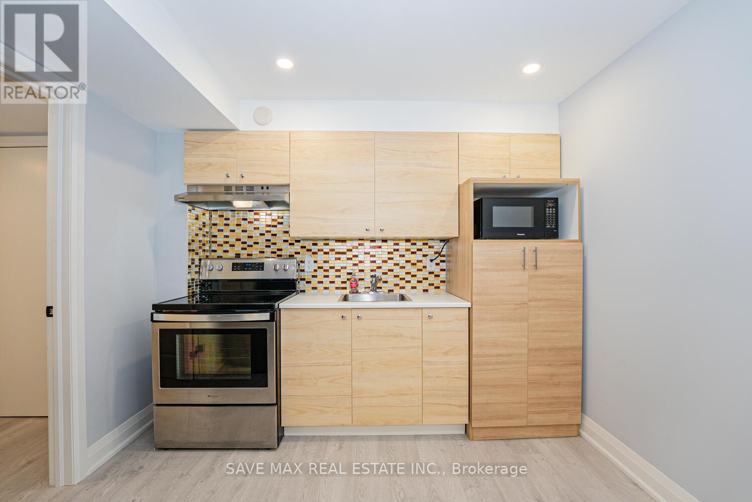 Bsmt - 40 Ed Quigg Way, Vaughan, ON - Indoor Photo Showing Kitchen