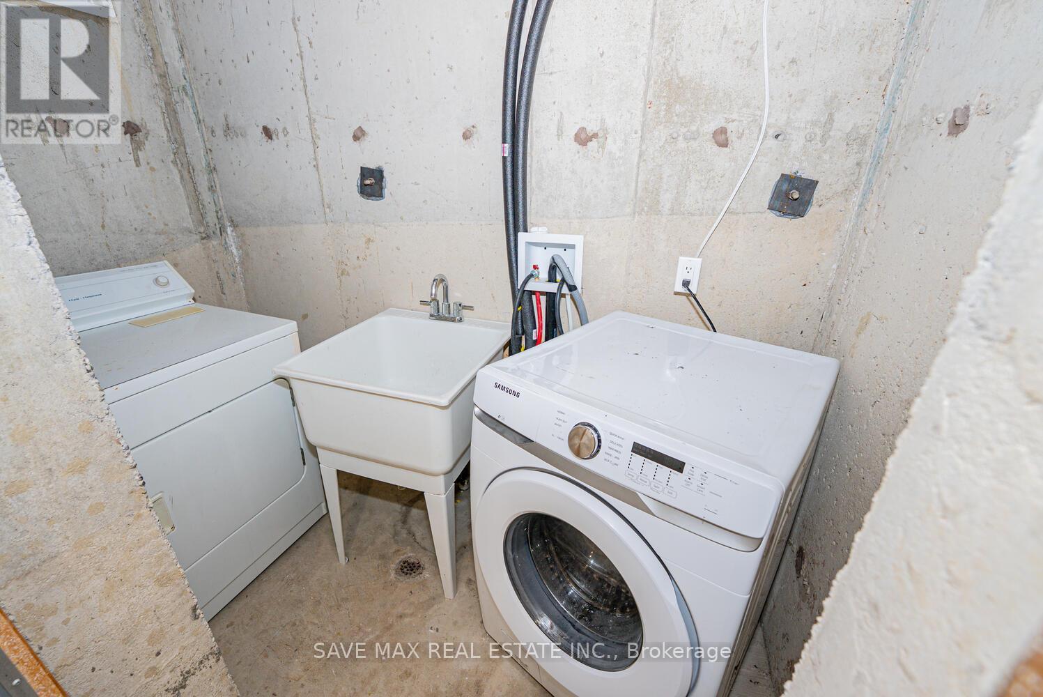 Bsmt - 40 Ed Quigg Way, Vaughan, ON - Indoor Photo Showing Laundry Room