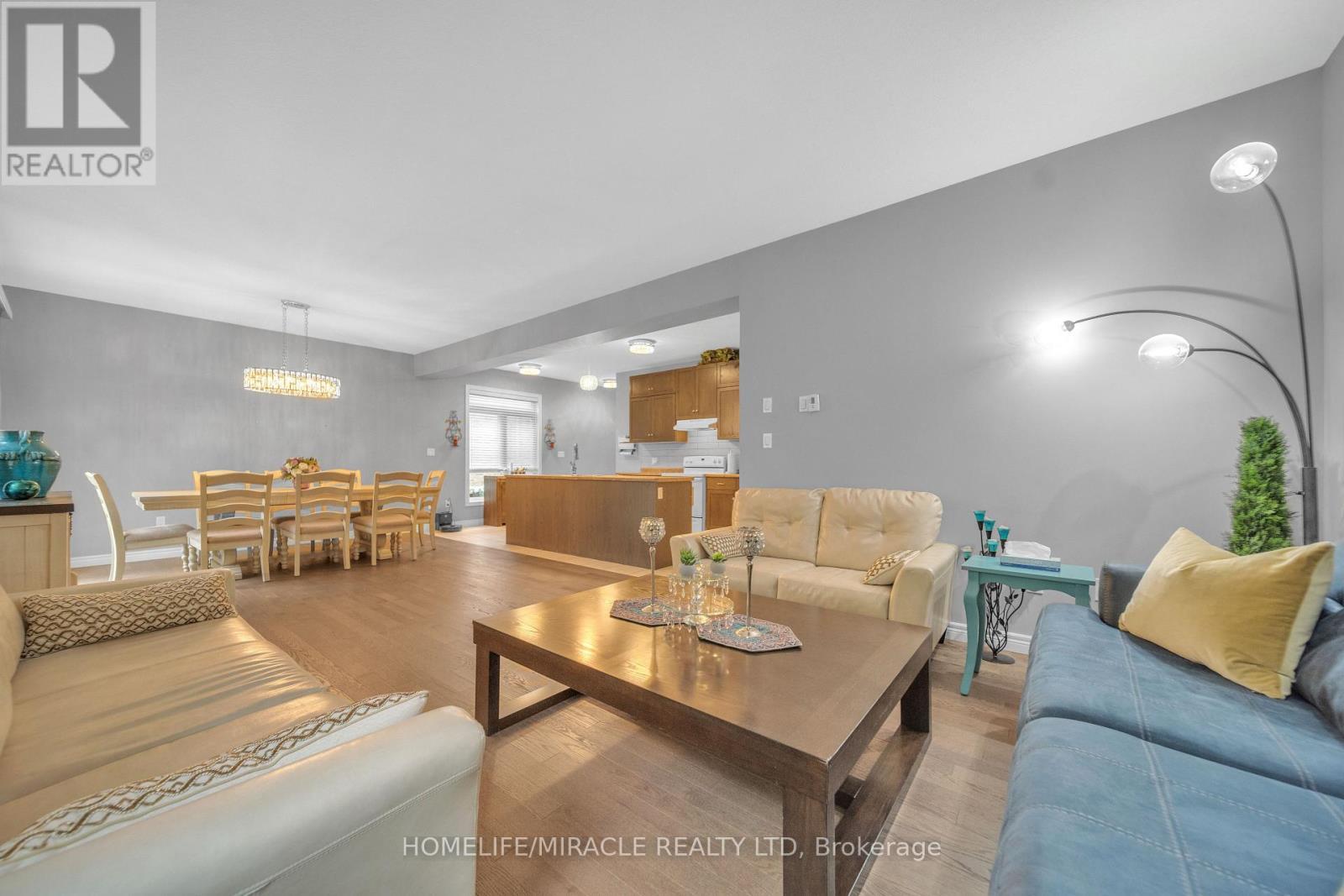 79 Elmbank Trail, Kitchener, ON - Indoor Photo Showing Living Room