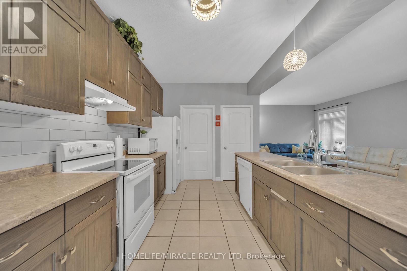 79 Elmbank Trail, Kitchener, ON - Indoor Photo Showing Kitchen With Double Sink