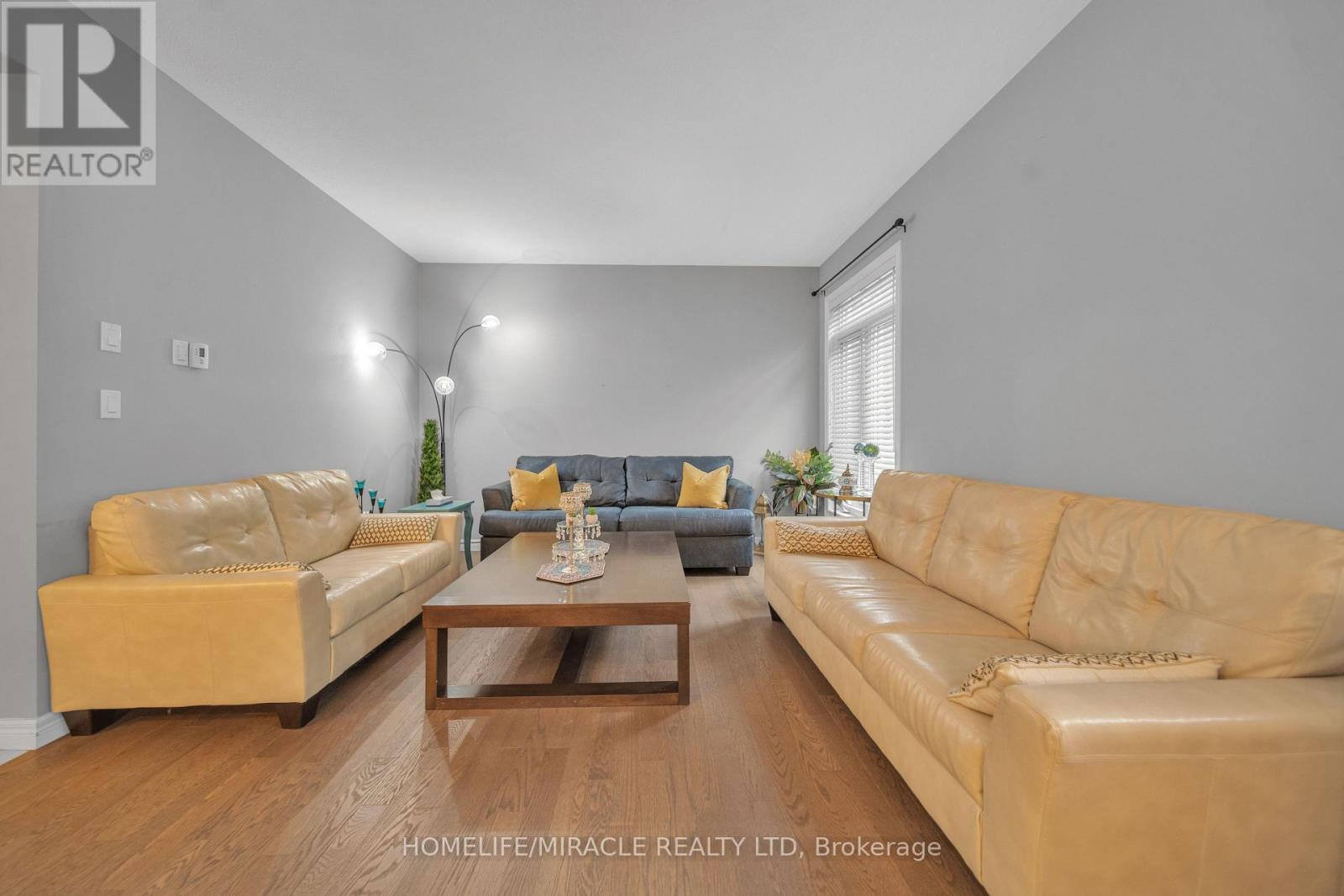 79 Elmbank Trail, Kitchener, ON - Indoor Photo Showing Living Room