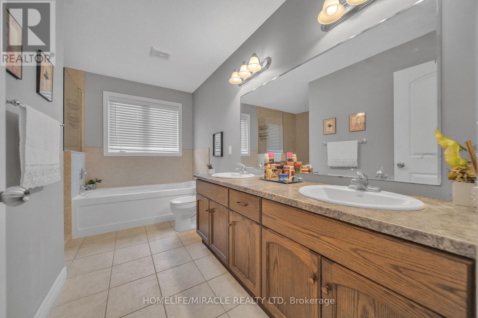 79 Elmbank Trail, Kitchener, ON - Indoor Photo Showing Bathroom
